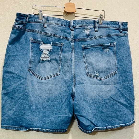 Lane Bryant Signature Fit Boyfriend Midi Denim Short - Destructed Medium Wash 24 - Picture 6 of 9